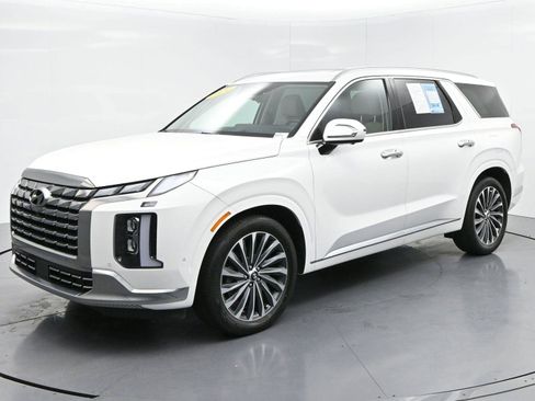 Used 2024 Hyundai Palisade Calligraphy FWD image 3
