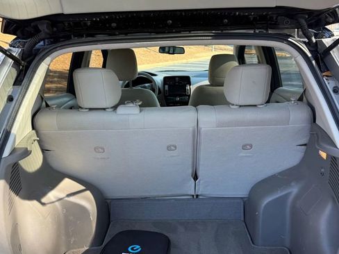 Used 2016 Nissan Leaf SV image 10