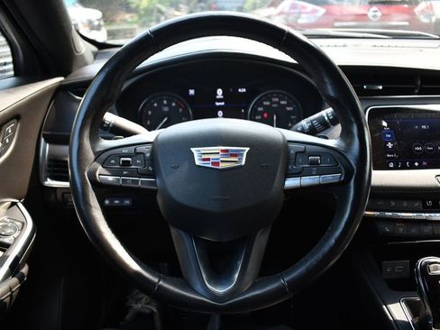 Used 2020 Cadillac XT4 Premium Luxury image 16