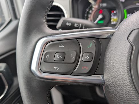 Used 2025 Jeep Wrangler Unlimited Sahara AWD/4WD image 24