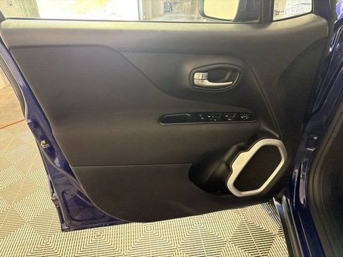 Used 2021 Jeep Renegade Latitude w/ Convenience Group AWD/4WD image 11
