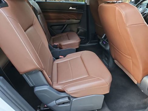 Used 2023 Volkswagen Atlas SE w/ Black Wheel Package image 18