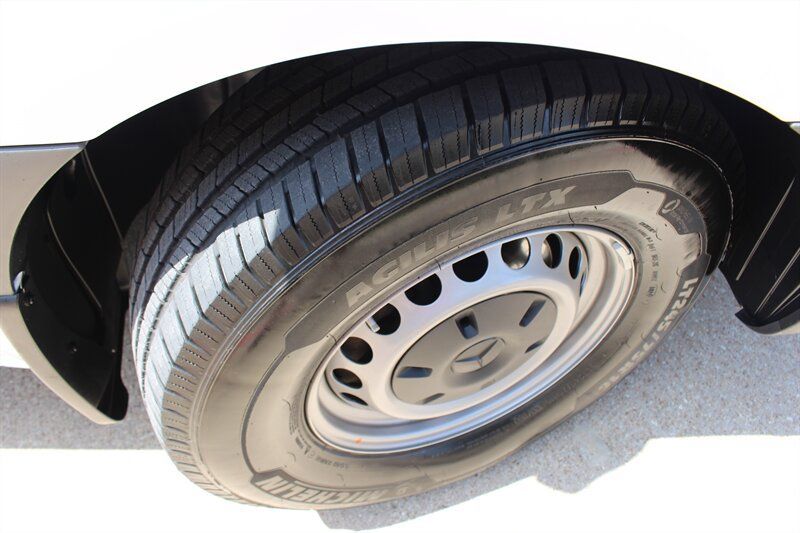 Used 2024 Mercedes-Benz Sprinter 2500 image 33