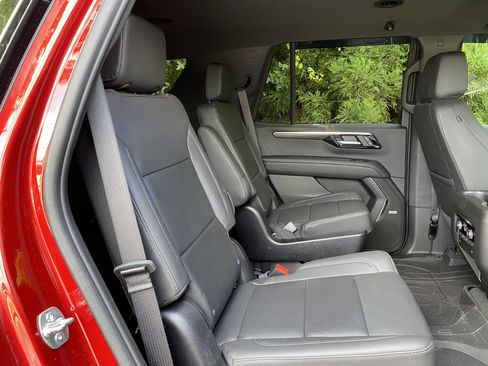 Used 2025 Chevrolet Tahoe LT w/ Comfort Package AWD/4WD image 36