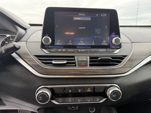 Used 2025 Nissan Altima 2.5 SV FWD image 18