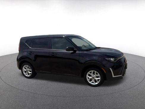 Used 2025 Kia Soul LX w/ LX Technology Package FWD image 2