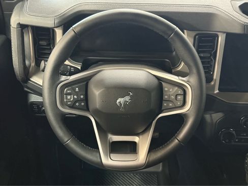 Used 2025 Ford Bronco Outer Banks AWD/4WD image 16