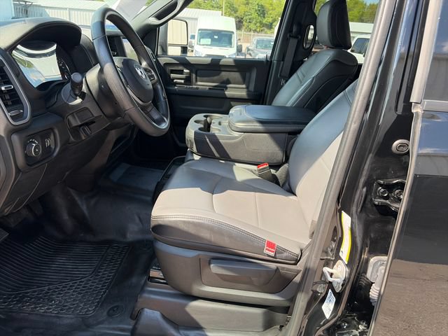 Used 2024 RAM 3500 Tradesman w/ Chrome Appearance Group AWD/4WD image 9