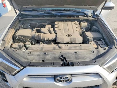 Used 2022 Toyota 4Runner SR5 AWD/4WD image 11