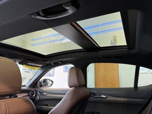 Used 2022 Alfa Romeo Stelvio Ti image 15