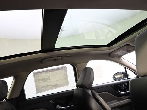 New 2026 Lincoln Corsair Premiere image 17