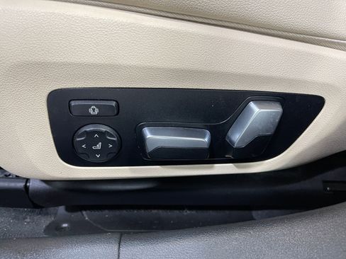 Used 2020 BMW 330i Sedan w/ Convenience Package image 17