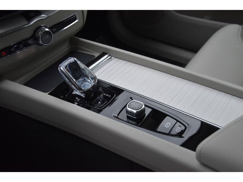 New 2026 Volvo XC60 T8 Ultra w/ Protection Package Premier image 30