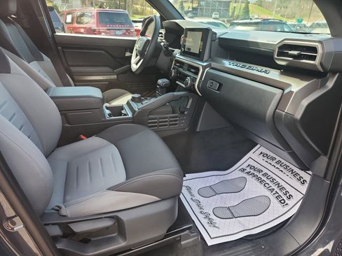 Used 2025 Toyota Tacoma TRD Off-Road image 42