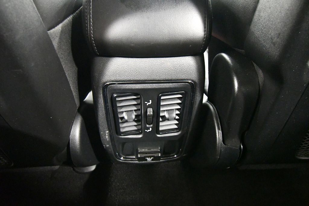 Used 2021 Jeep Grand Cherokee Altitude AWD/4WD image 16
