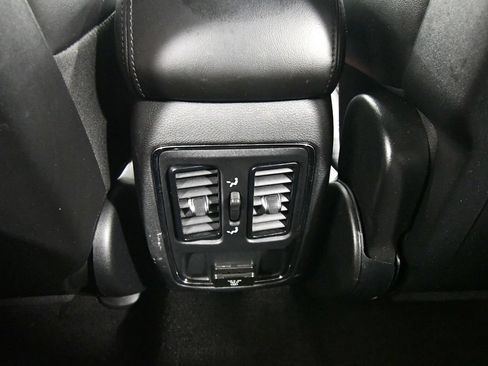 Used 2021 Jeep Grand Cherokee Altitude AWD/4WD image 16