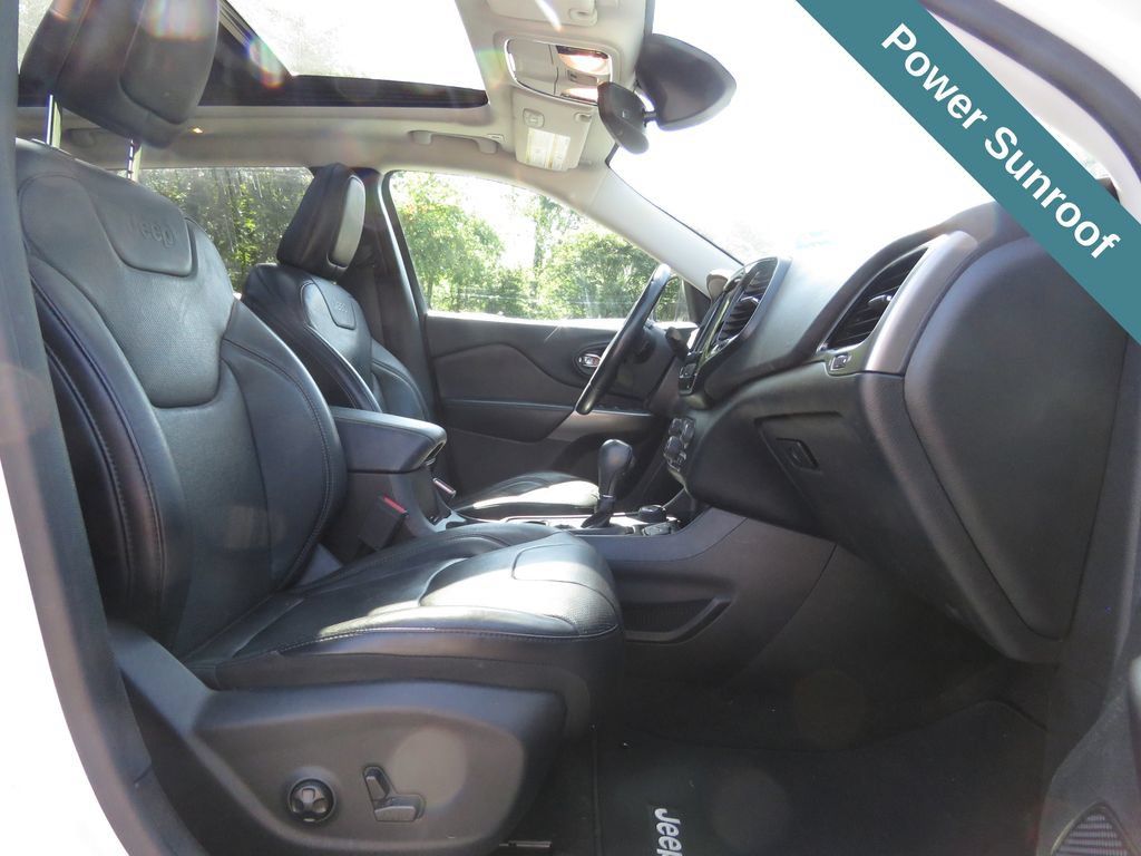 Used 2019 Jeep Cherokee Limited w/ Luxury Group AWD/4WD image 13