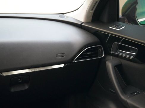 Used 2019 Jaguar F-PACE AWD/4WD image 36