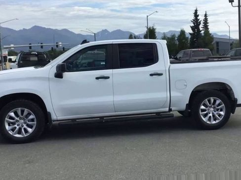 Used 2019 Chevrolet Silverado 1500 Custom w/ Custom Value Package AWD/4WD image 5