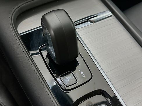 Used 2025 Volvo XC90 B5 Core image 25