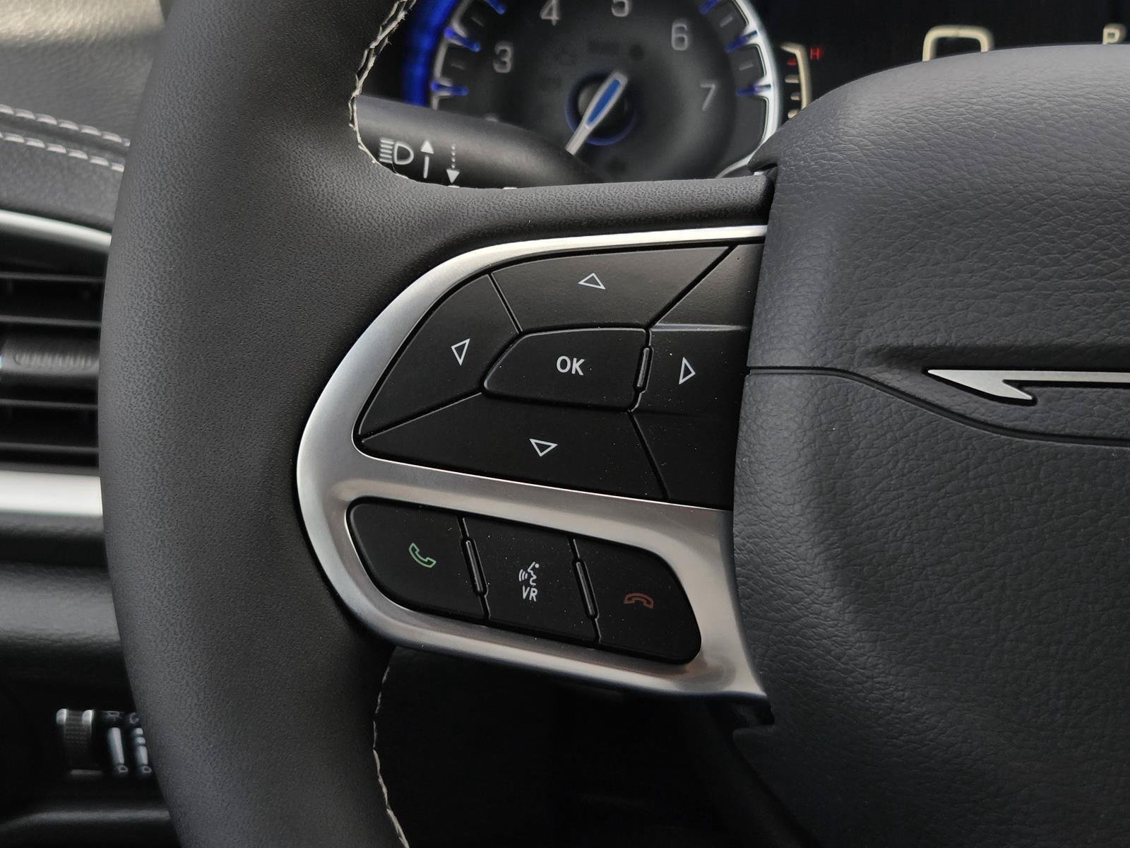 New 2027 Chrysler Pacifica Select FWD image 17