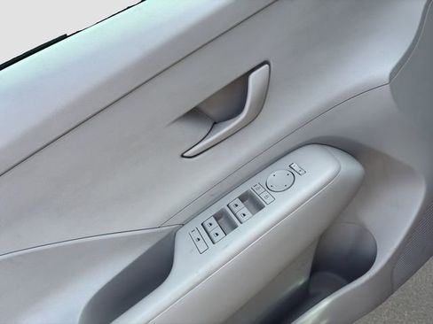 Used 2024 Hyundai Kona SEL image 13