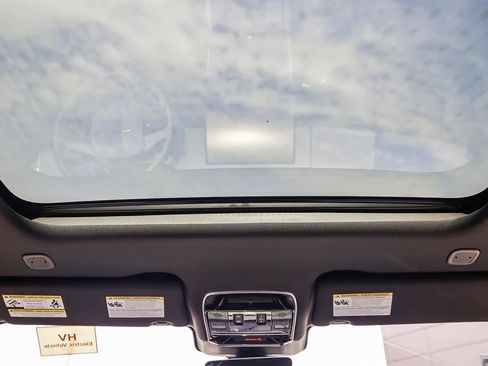 New 2026 Land Rover Range Rover Sport Dynamic SE image 16