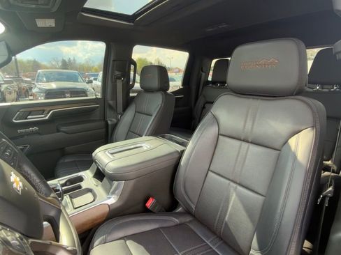 Used 2022 Chevrolet Silverado 1500 High Country w/ Technology Package AWD/4WD image 8