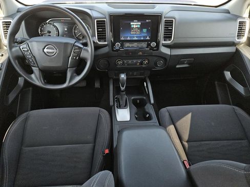 Used 2022 Nissan Frontier SV w/ Technology Package image 11