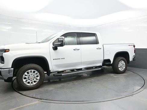 Used 2024 Chevrolet Silverado 2500 LTZ image 3