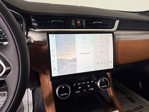 Certified 2026 Jaguar F-PACE R-Dynamic S image 21