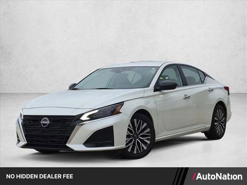 Used 2025 Nissan Altima 2.5 SV FWD image 1