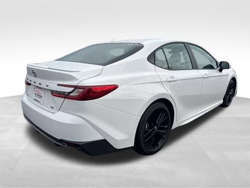 Used 2025 Toyota Camry SE image 8