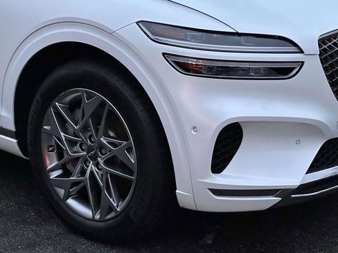 Used 2023 Genesis GV70 2.5T w/ Advanced Package image 12