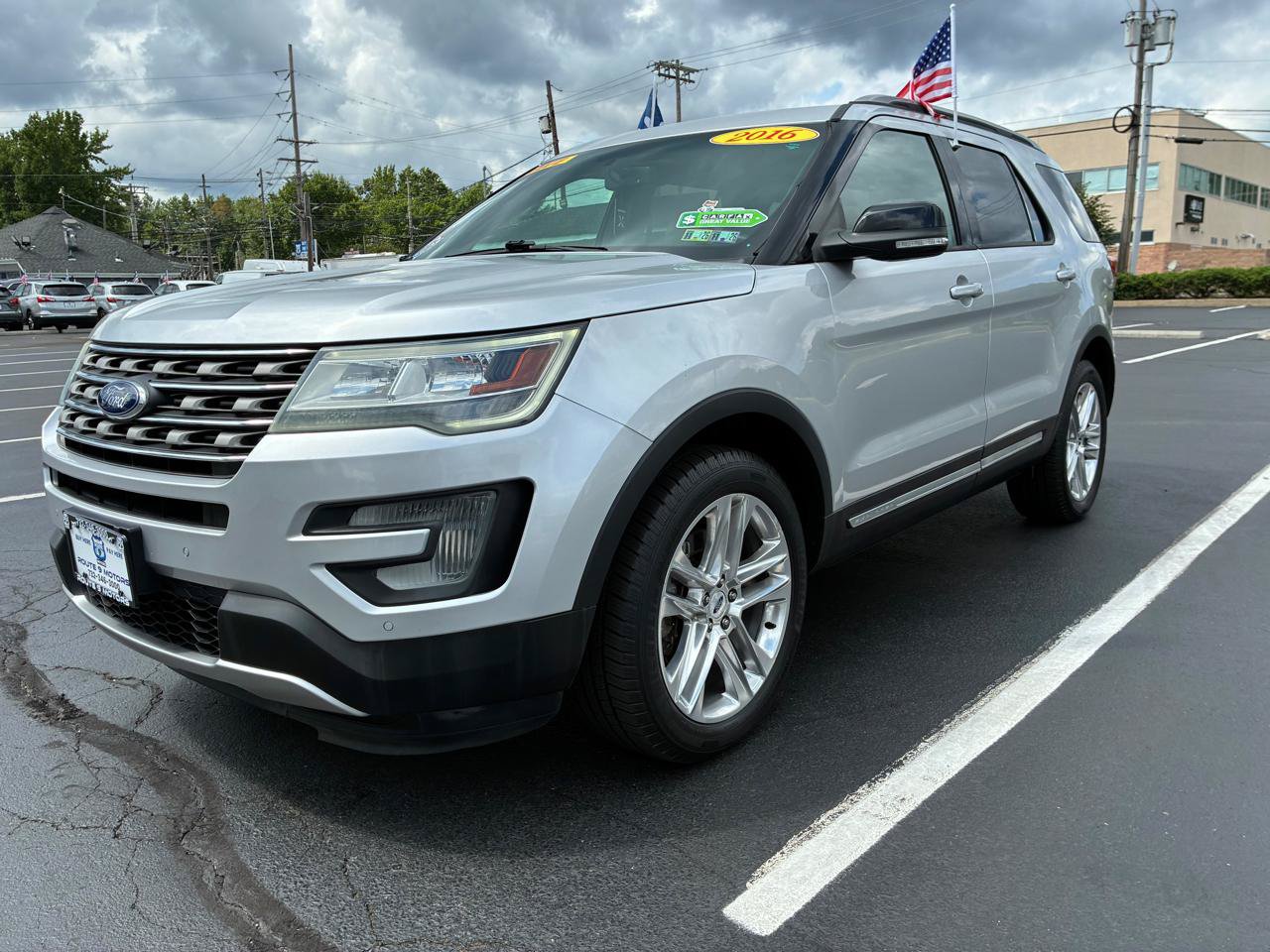 Used 2016 Ford Explorer XLT w/ Equipment Group 202A AWD/4WD image 4