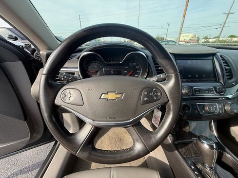 Used 2015 Chevrolet Impala LT w/ Convenience Package image 16