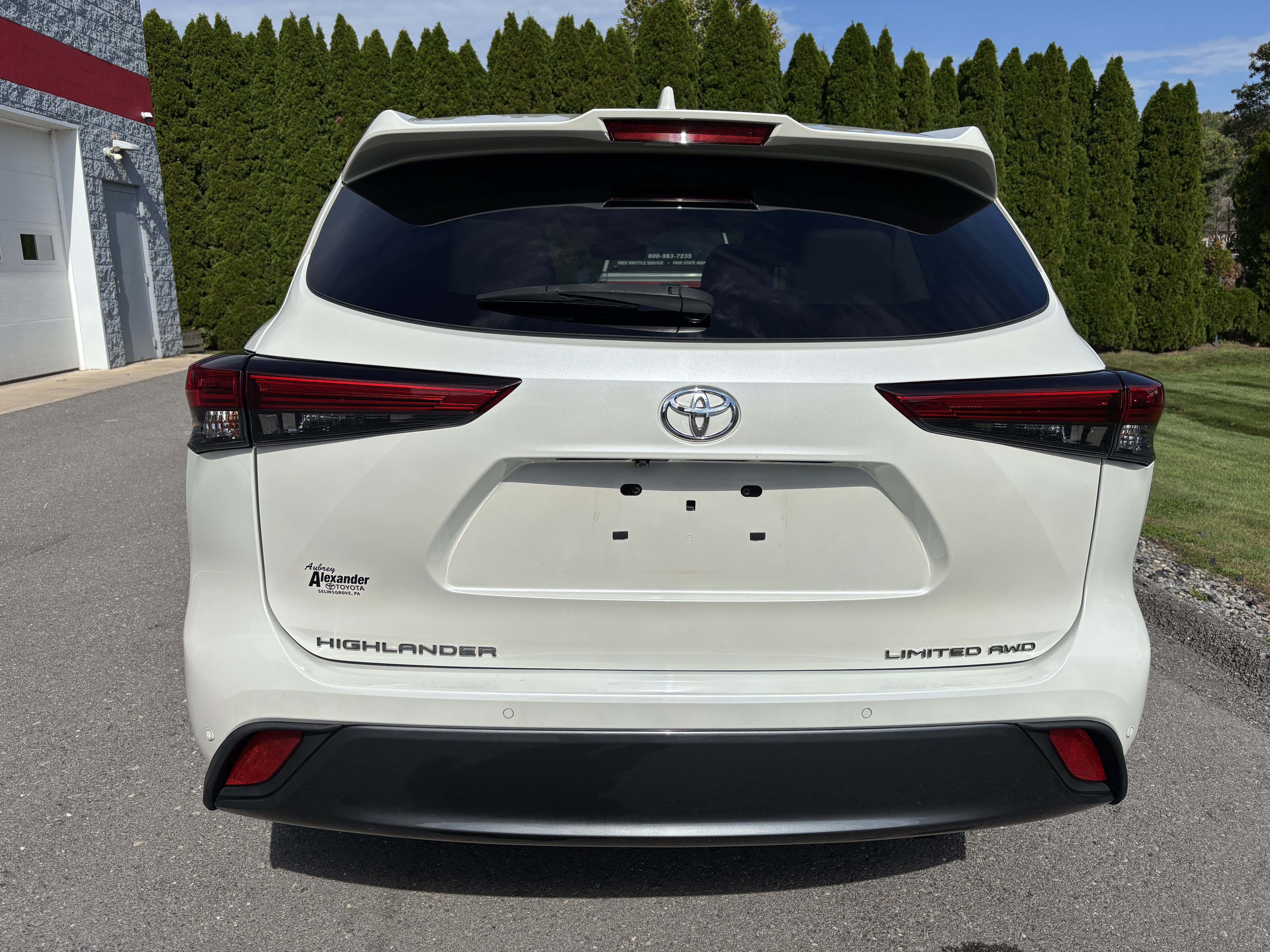 Used 2020 Toyota Highlander Limited AWD/4WD image 4