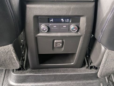 Used 2023 Chevrolet Traverse LT image 13