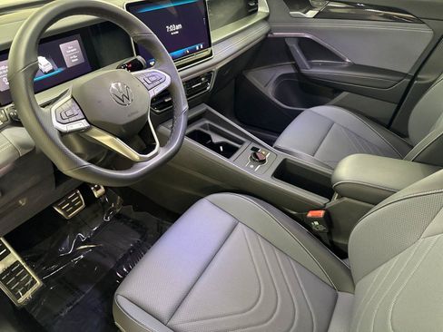 New 2026 Volkswagen Tiguan SE R-Line AWD/4WD image 9