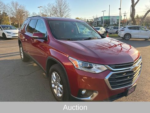 Used 2020 Chevrolet Traverse LT image 3