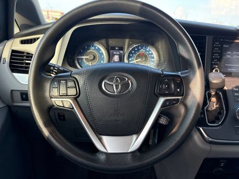 Used 2019 Toyota Sienna LE AWD/4WD image 20
