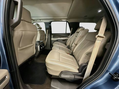 Used 2020 Ford Expedition XLT w/ Equipment Group 202A AWD/4WD image 30