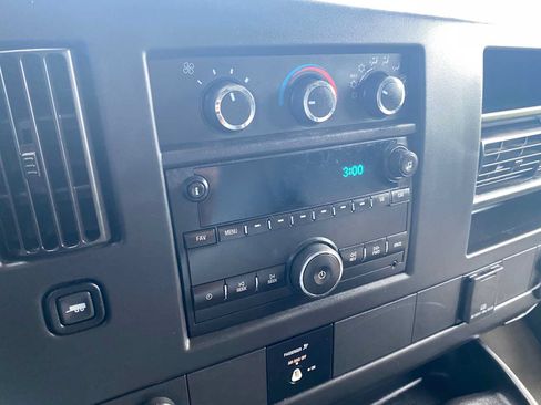 Used 2015 GMC Savana 3500 RWD image 16