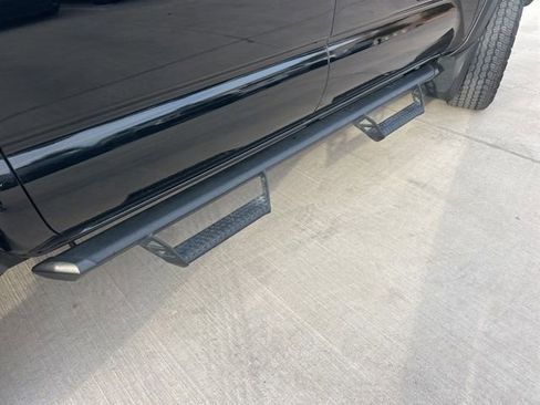 Used 2023 Toyota Tacoma TRD Off-Road image 3