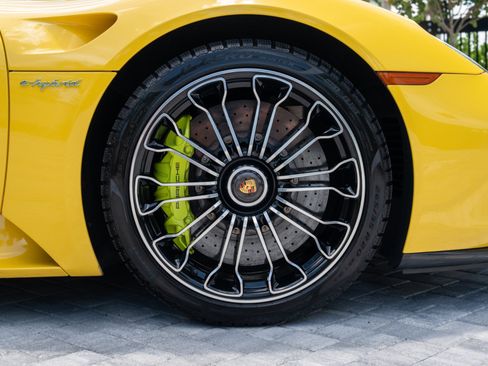 Used 2015 Porsche 918 Spyder AWD/4WD image 30