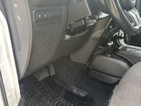 Used 2014 Jeep Wrangler Unlimited Rubicon w/ Connectivity Group AWD/4WD image 11