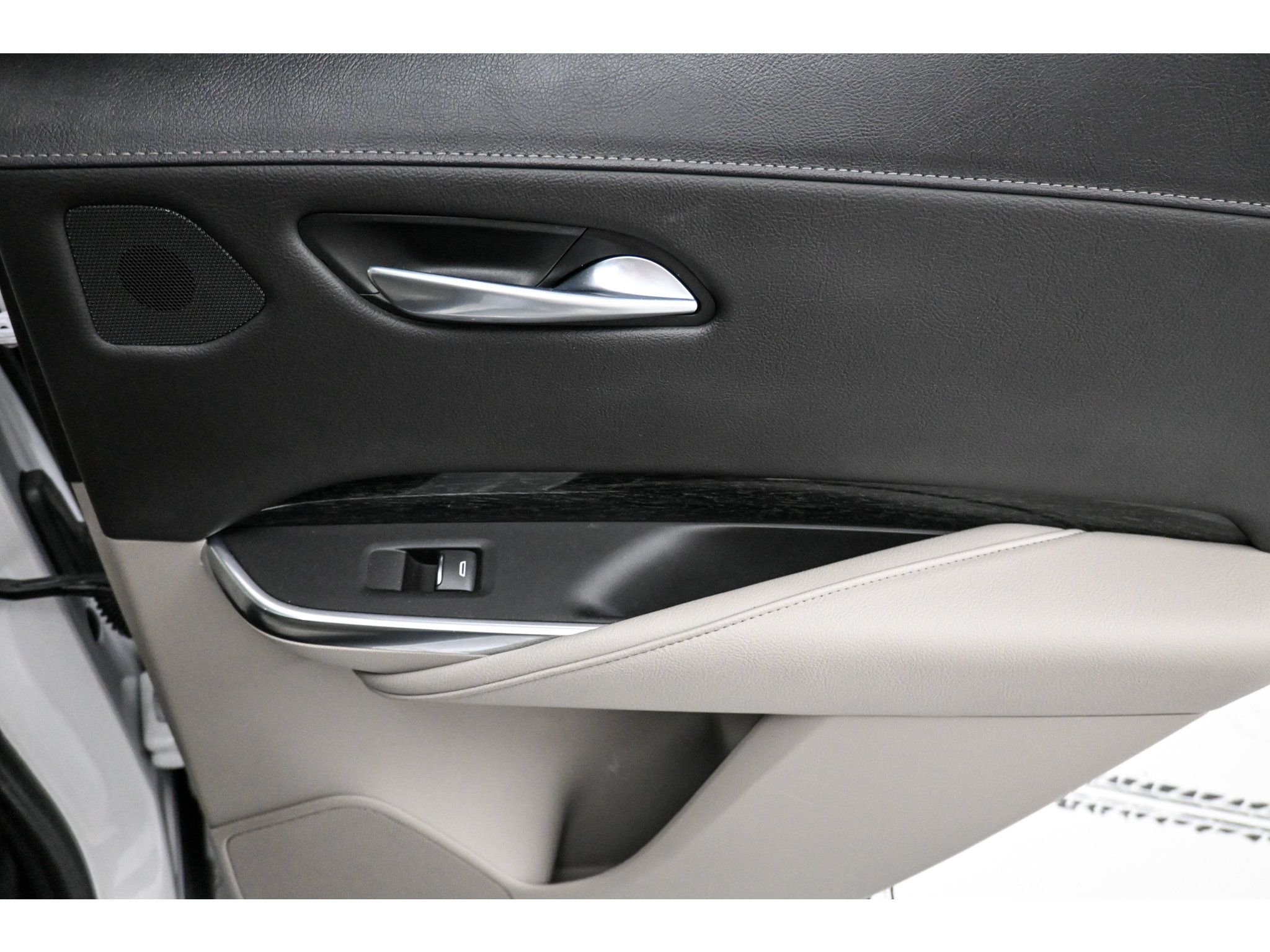 Used 2023 Cadillac XT4 Premium Luxury w/ Cold Weather Package FWD image 20