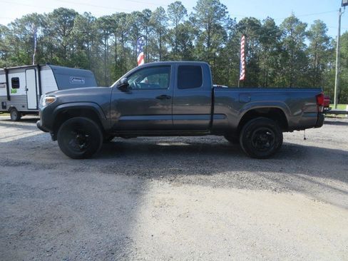 Used 2020 Toyota Tacoma SR image 1