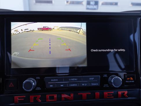 Used 2025 Nissan Frontier PRO-4X image 25