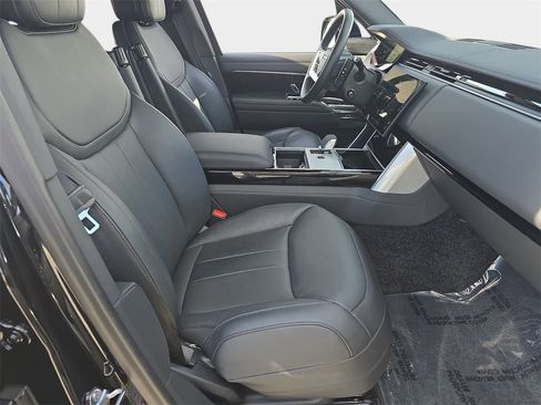 Certified 2025 Land Rover Range Rover SE image 10